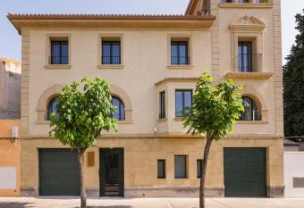 Torre Chiguita allows 18 year olds to book a room