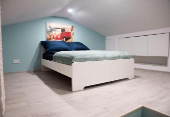 Szklane Tarasy Grabskiego allows 18 year olds to book a room