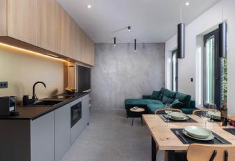 Villa Tonina Studio: City Center allows 18 year olds to book a room