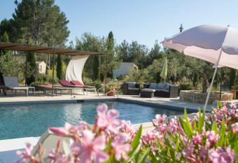 mas clair de lune allows 18 year olds to book a room