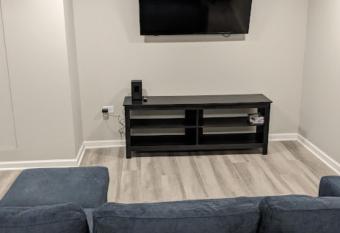 Modern 2 BDRM Apartment in Chicago allows 18 year olds to book a room