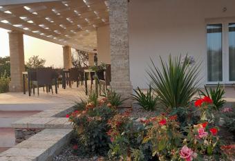 B&B MARRELLA has Balcony rooms