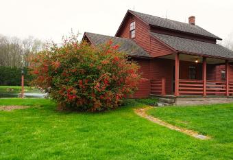 Whimsical Cottage w/ Pond View has Balcony rooms