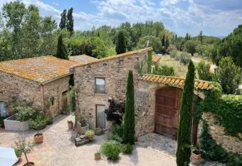 Can Carb   de Peralada has Smoking/Balcony rooms