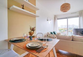 Rubis luxe proche Paris has Balcony rooms