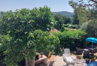 Gites Pleine Nature Belledonne has Balcony rooms