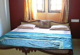 Hotel lake palace allows 18 year olds to book a room