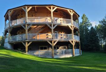 Sundance Country Lodge B&B has Balcony rooms