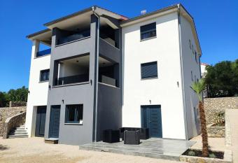 Apartments Pina has Balcony rooms