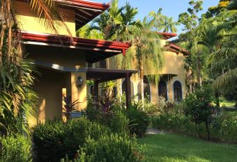 Pavones Beach Resort has Balcony rooms