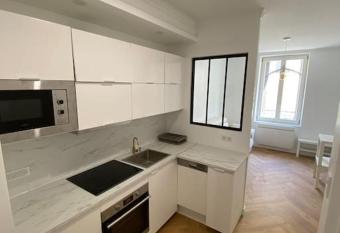 Magnifique cocon au c  ur de Nancy ! allows 18 year olds to book a room