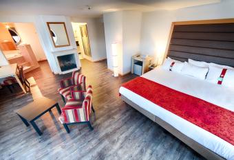 Leonardo Hotel IJmuiden Seaport Beach allows 18 year olds to book a room