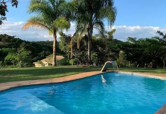 Casa em Condom  nio Fechado - Casa Lalinda has Smoking rooms