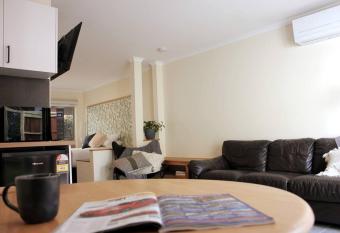 Marengo Beach Studio 4- Pet Friendly allows 18 year olds to book a room