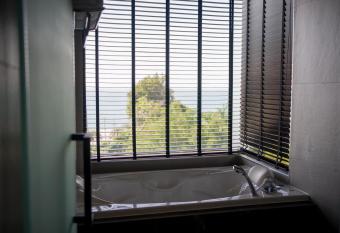 AUBERGE SHINTAKE allows 18 year olds to book a room