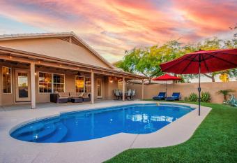 Luxe Phoenix Getaway (heated pool, mountain view) allows 18 year olds to book a room