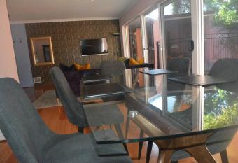 Quiet and homely has rooms with a private hot tub