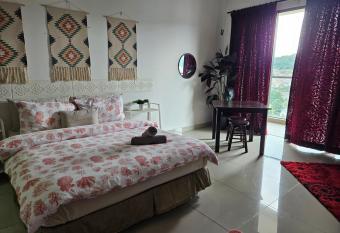 Urban 360 Queen Studio, Ritzqe Homestay has Balcony rooms