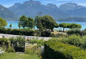 Le Chalet de la Plage allows 18 year olds to book a room