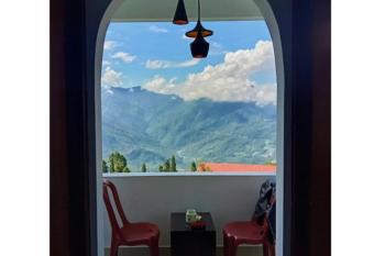 The Golden Nest Homestay has Smoking/Balcony rooms