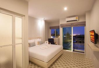 Nature Pine Phuket                                                     has Balcony rooms