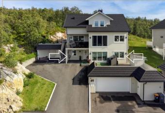 Stunning 8 beds apartment in Kvaloya Tromso has Balcony rooms