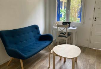 Bright studio with garden has Balcony rooms