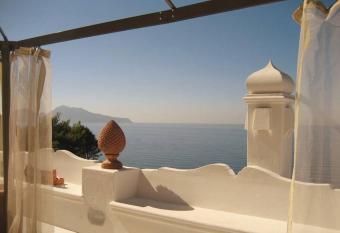 VILLA EDES has Balcony rooms