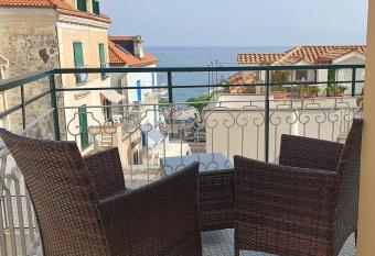 PB Apartments Flora allows 18 year olds to book a room