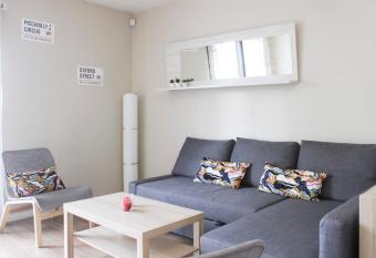 Large cosy nest with balcony in Aubervilliers has Balcony rooms