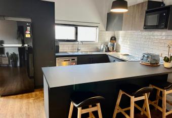 CBD Elizabeth St Modern Townhouse - Secure Parking has Balcony rooms