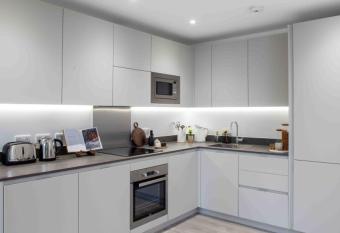 Newly Furnished 3 Bedroom Apartment has Balcony rooms