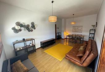 Apartamento aeroporto Francisco S   Carneiro has Balcony rooms