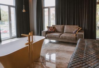 Apartamenty Kopernika 7 allows 18 year olds to book a room