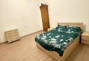 Marjanishvili Apartment has rooms with a private hot tub
