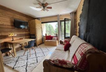 Les Camparoles has Balcony rooms