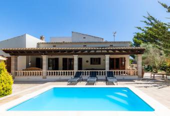 Pomeres Nou has Balcony rooms