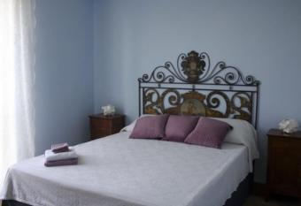 7 lune iris allows 18 year olds to book a room