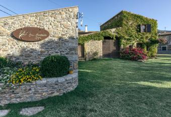 Can Cortada has Balcony rooms