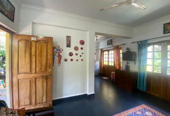 Cest la vie has Balcony rooms