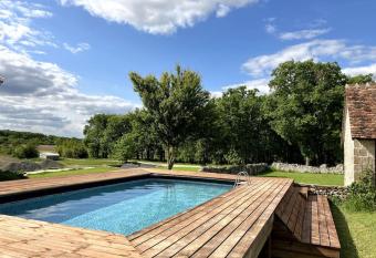 Maison de charme avec piscine privative has Balcony rooms