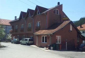 Motel Lovac has Smoking rooms