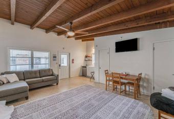 Cozy River Cabin 2 allows 18 year olds to book a room