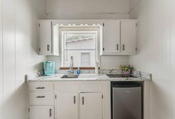 Cozy River Cabin 3 allows 18 year olds to book a room