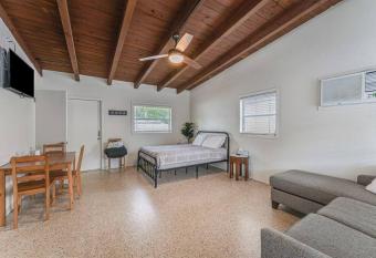 Cozy River Cabin 4 allows 18 year olds to book a room