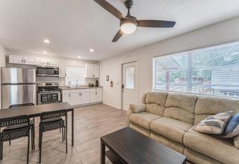 Modern river cabin 6 allows 18 year olds to book a room