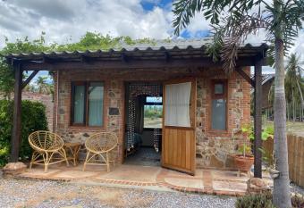Driftwood and Jolie cottages has Balcony rooms