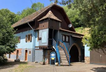 Gite du Loup has Balcony rooms