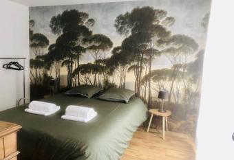 G  te - Le Petit Bois Des Loups has Balcony rooms