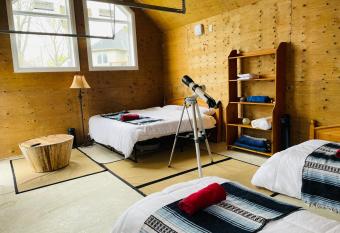 Detached Garden Room Near Horseshoe Fall for 2-4 People has Balcony rooms